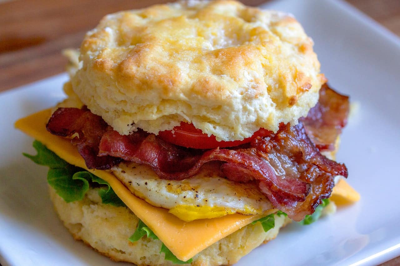 Breakfast on the Go - It is actually quite easy to have healthier versions of the breakfast sandwiches you usually get from a fast food drive-thru. You can prepare them ahead of time as well, which saves you even more time on busy mornings.