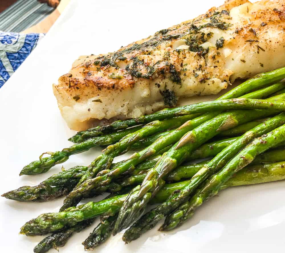 Healthy Recipes | Super Easy Atlantic Cod with Garlic-Herb Butter. The easiest and most flavorful cod you will ever make! Your family is sure to enjoy this healthy yummy dish. #recipes #healthyeating #cod #seafood  #HWS #healthywealthyskinny