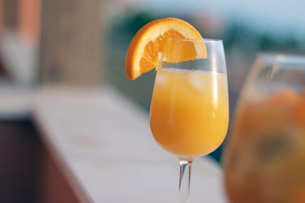 If you are entertaining family and friends for the holidays you'll need breakfast and brunch ideas. Get time-saving Christmas breakfast and brunch ideas and recipes to help you feed your guest during the holidays. #breakfast #brunch #holidayrecipes #christmasbreakfast #christmasbrunch #HWS @healthywealthyskinny