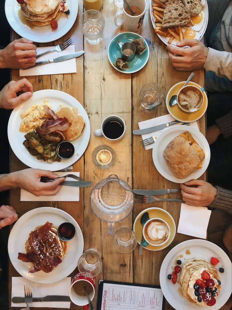 If you are entertaining family and friends for the holidays you'll need breakfast and brunch ideas. Get time-saving Christmas breakfast and brunch ideas and recipes to help you feed your guest during the holidays. #breakfast #brunch #holidayrecipes #christmasbreakfast #christmasbrunch #HWS @healthywealthyskinny