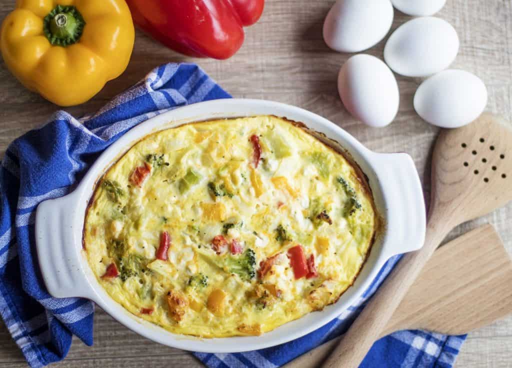 If you are entertaining family and friends for the holidays you'll need breakfast and brunch ideas.  Get time-saving Christmas breakfast and brunch ideas and recipes to help you feed your guest during the holidays. #breakfast #brunch #holidayrecipes #christmasbreakfast #christmasbrunch #HWS @healthywealthyskinny