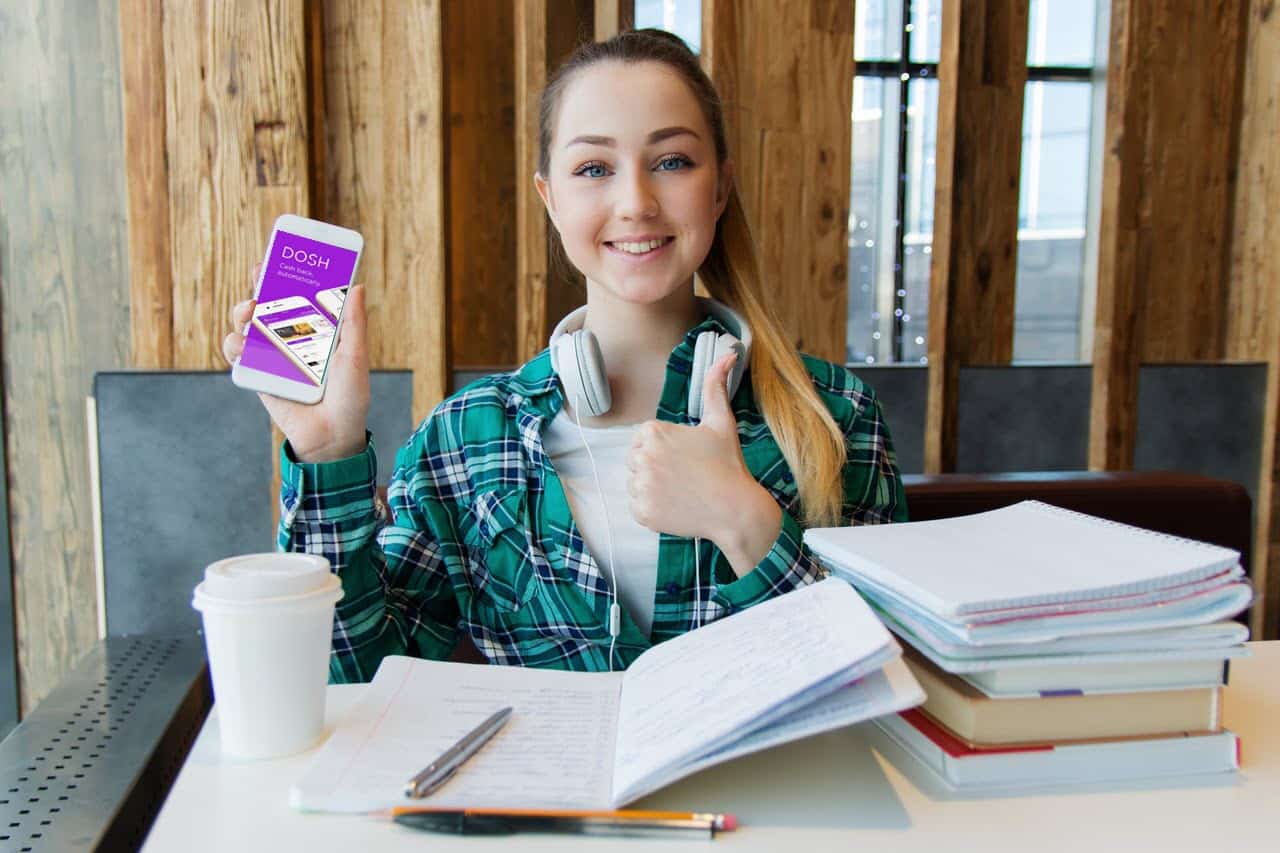 How to Save Money with the Dosh App | The Dosh Cash Back App allows you to save money on things that you buy every day like food, gas, clothing, and travel. Find out how you could be saving money automatically. #savingmoney #cashback #doshapp #dosh #frugaltips #HWS #healthywealthyskinny
