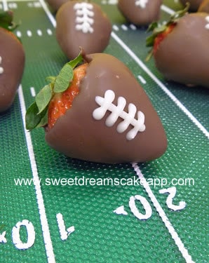 Chocolate Strawberry Footballs by Sweet Dreams Cake App | Super Bowl Party Food Ideas for your next super bowl party.  Get Super Bowl recipes for appetizers, main dishes,  chicken wings, drinks and cocktails. Find party food recipes to make your football party a crowd favorite. #superbowl #partyfood #partyrecipes #foodanddrink #superbowlparty #HWS #healthywealthyskinny