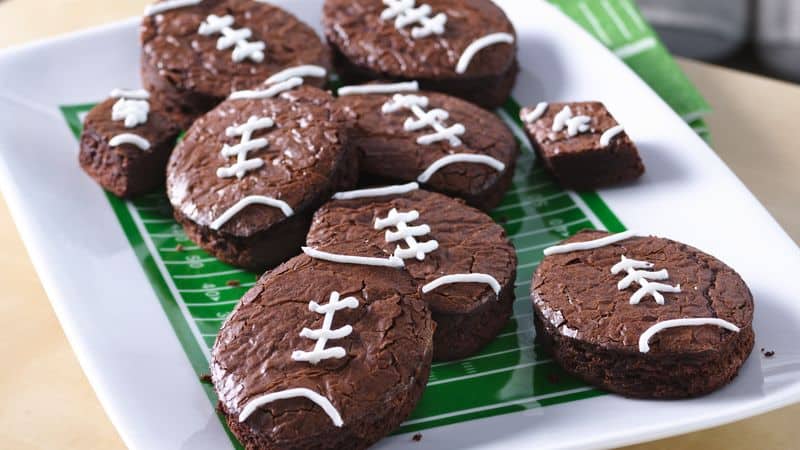 Touchdown Brownies by Tablespoon | Super Bowl Party Food Ideas for your next super bowl party.  Get Super Bowl recipes for appetizers, main dishes,  chicken wings, drinks and cocktails. Find party food recipes to make your football party a crowd favorite. #superbowl #partyfood #partyrecipes #foodanddrink #superbowlparty #HWS #healthywealthyskinny