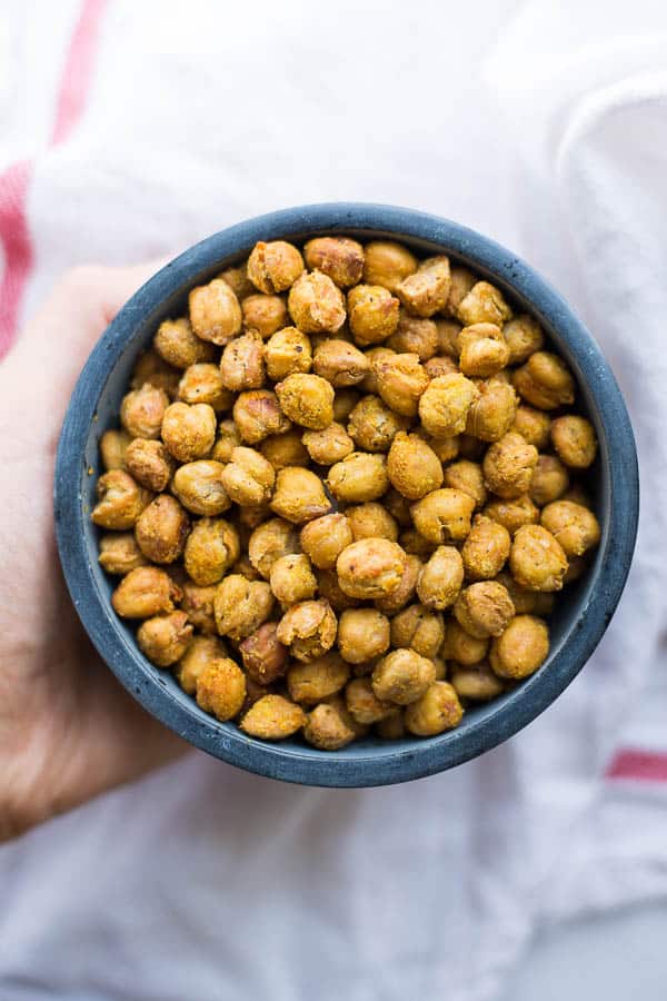 Cheez-it Roasted Chickpeas by Fooduzzi | Super Bowl Party Food Ideas for your next super bowl party.  Get Super Bowl recipes for appetizers, main dishes,  chicken wings, drinks and cocktails. Find party food recipes to make your football party a crowd favorite. #superbowl #partyfood #partyrecipes #foodanddrink #superbowlparty #HWS #healthywealthyskinny