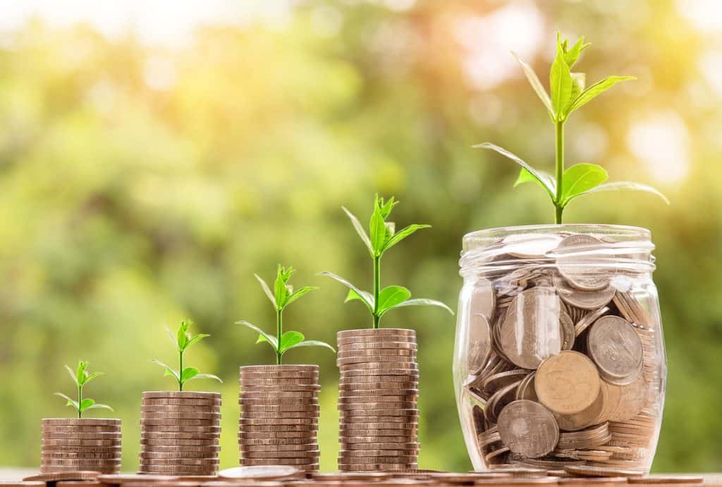 Learn how to get out of debt when you're broke. Debt can be emotionally draining but with the right plan you can get out of debt even if you're income is low. Find ways to get out of debt quick. #debt #budgeting #savingmoney #HWS #healthywealthyskinny